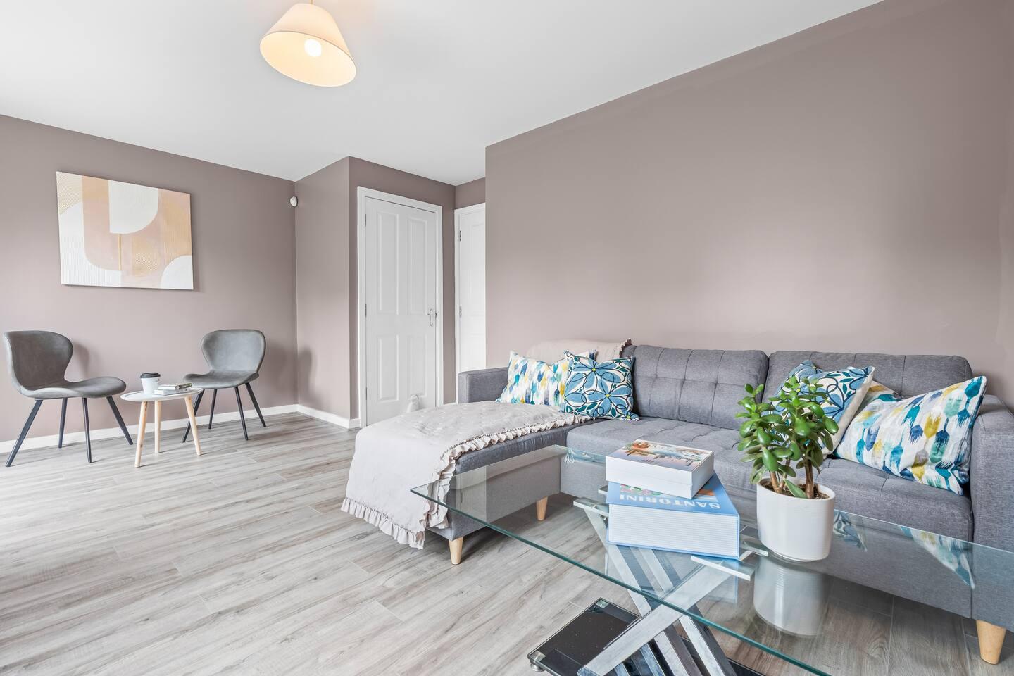 Modern 4-Bed Close to Jaguar Whitley & City Centre