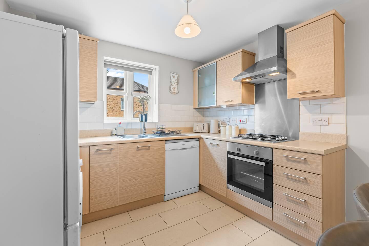 Modern 4-Bed Close to Jaguar Whitley & City Centre2