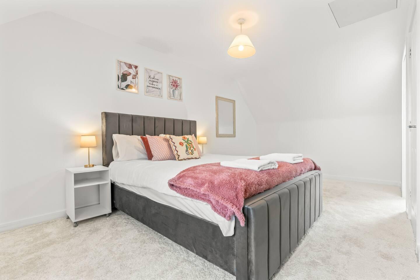 Modern 4-Bed Close to Jaguar Whitley & City Centre3