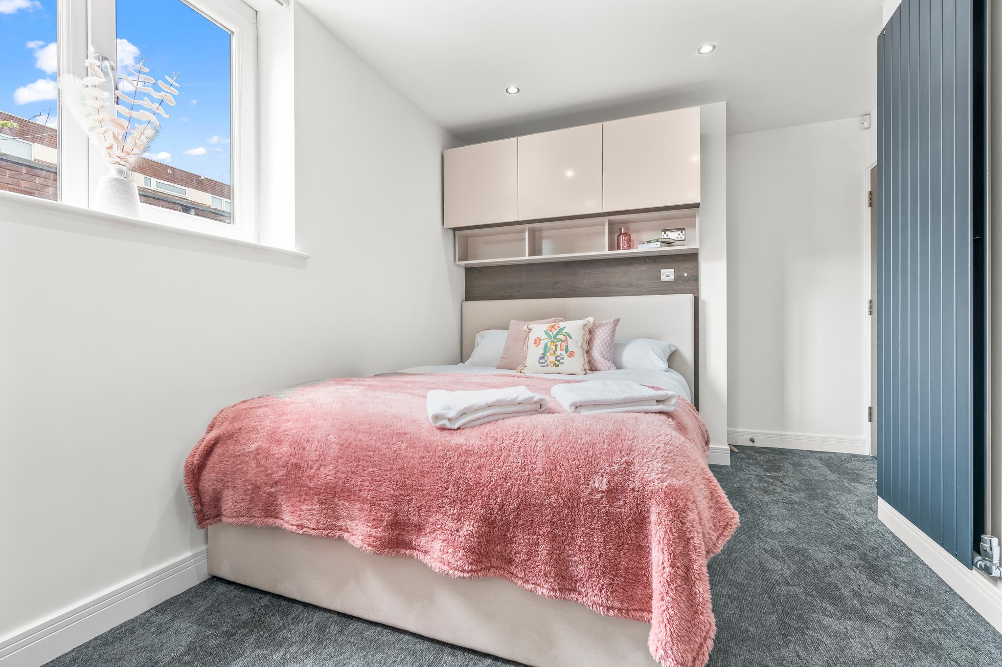 Contemporary Comfort Steps from Ricoh Arena